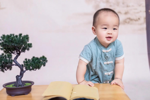百色六个月宝宝可以坐吗